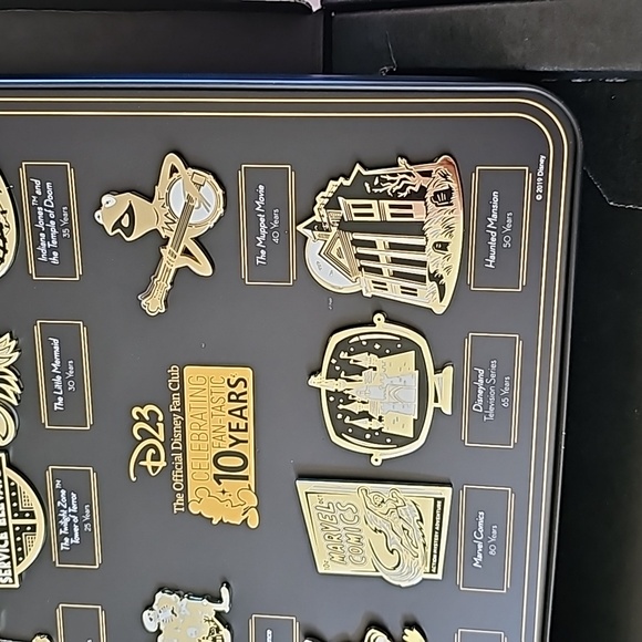D23 10 Year Anniversary pin set 2019 - Picture 3 of 6